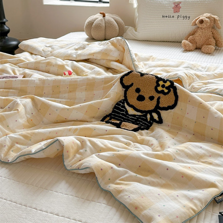 Children's cuddle blanket quilted with 3D teddy appliqué and muslin surface