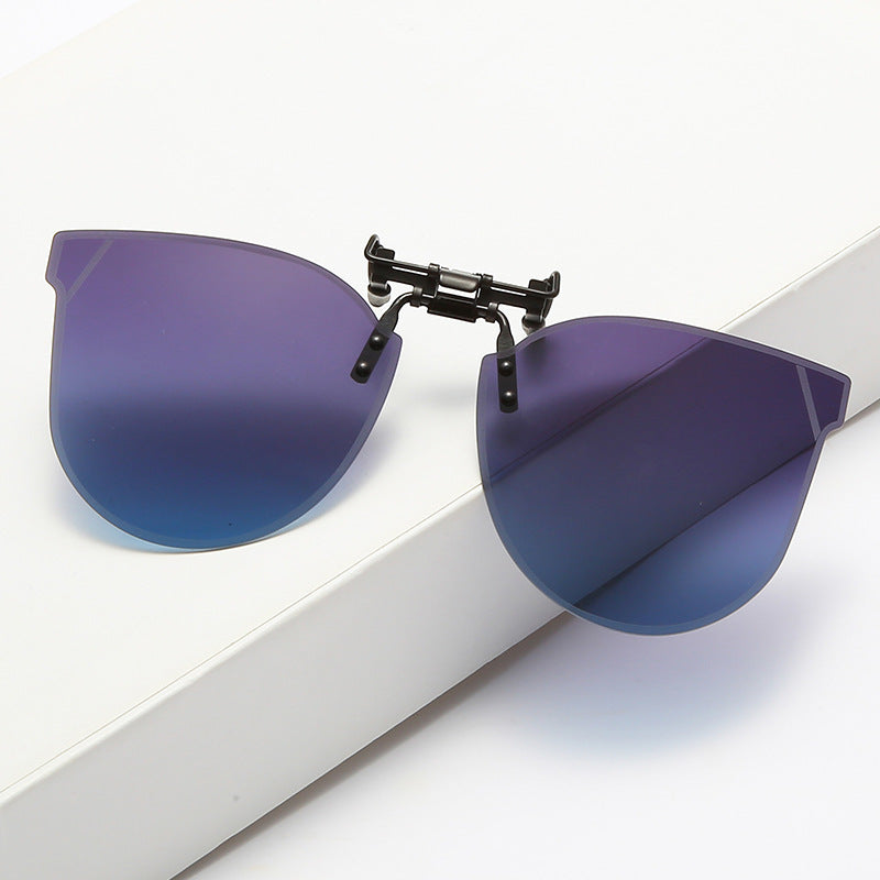 Women's fashionable sunglasses in a futuristic design with mirrored lenses Stornfield