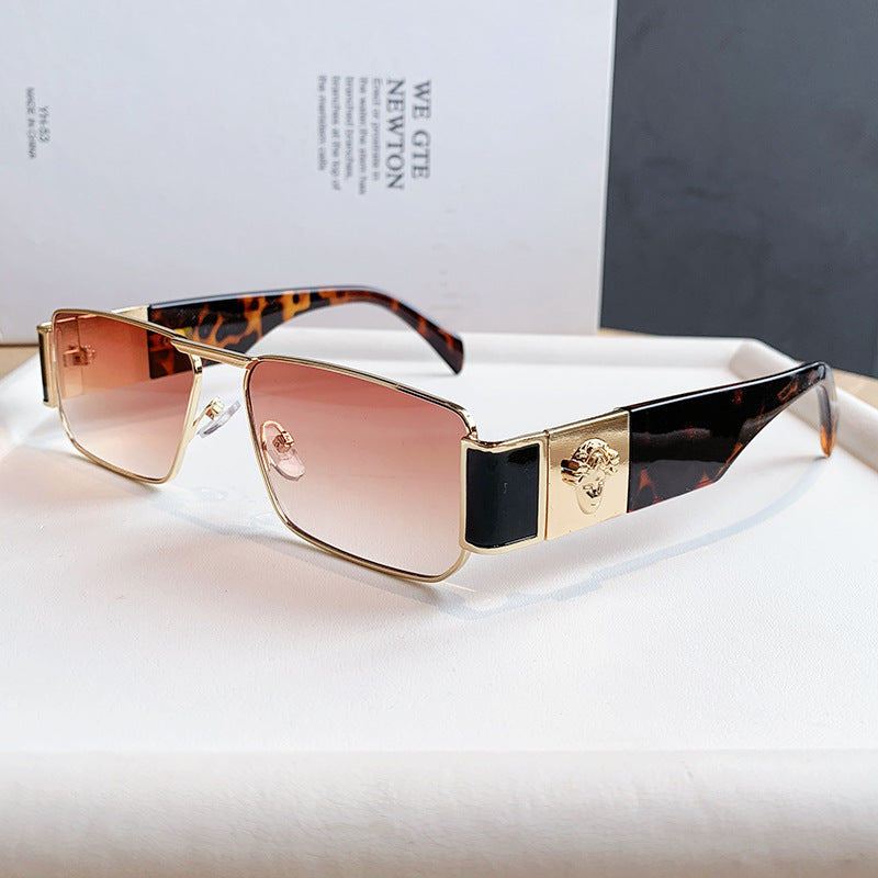 Women's designer sunglasses with luxurious frame and trendy cut Stornfield