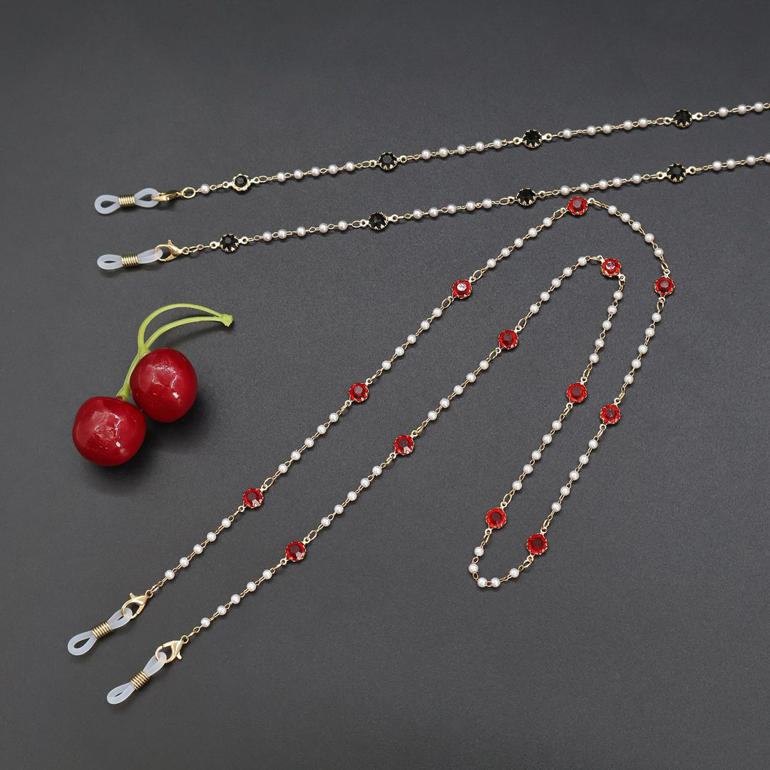 Elegant Pearl and Crystal Eyewear Chain Stornfield