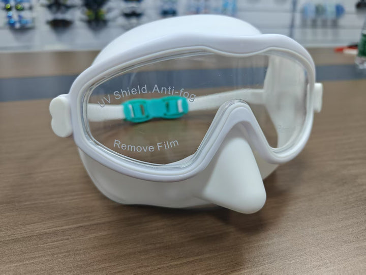 Swimming mask with adjustable comfort and clear field of vision Stornfield