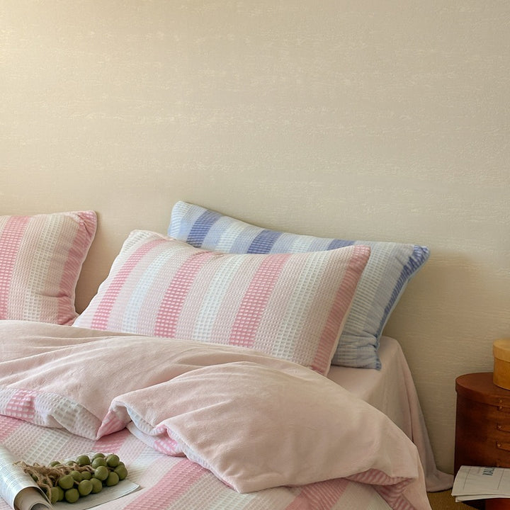 Striped waffle texture bed linen set with reversible function and breathable cotton mix