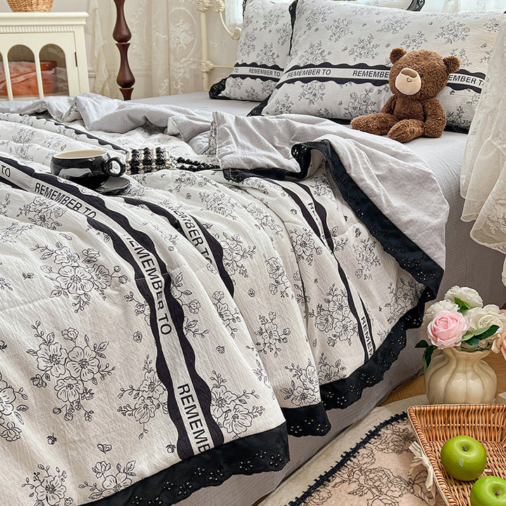 Floral Patterned Quilt Set