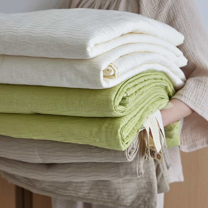 Light cotton muslin blanket with wave texture and breathable filling