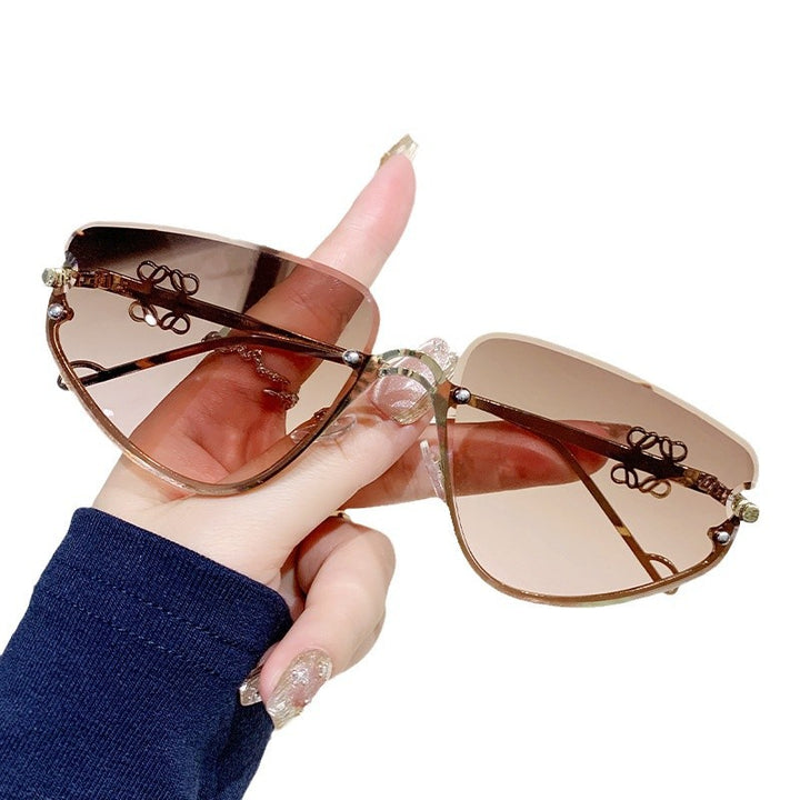Ladies extravagant sunglasses with modern, geometric frame Stornfield