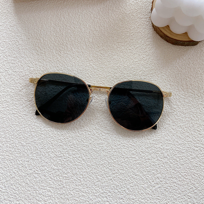 Fashionable sunglasses with round frame and intricate design Stornfield