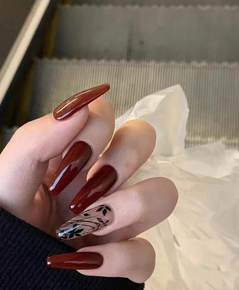 Artificial nails with elegant black and white patterns Stornfield
