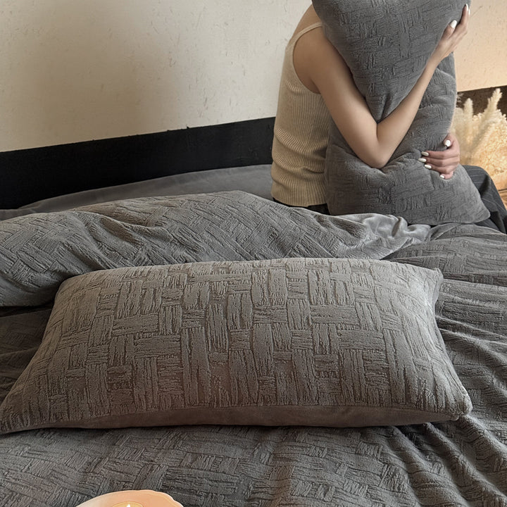Structured linen-cotton bedding set with embossed relief quilting and extra soft feel