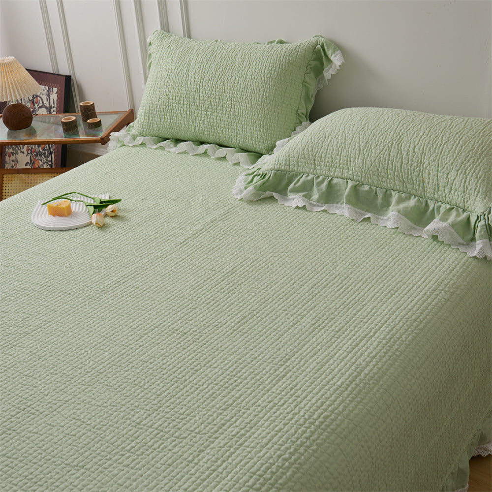 Quilted bed cover set with ruffled hem and lace trim