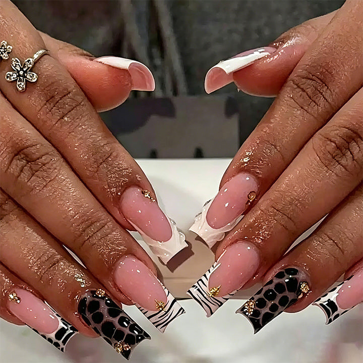 Artistic Nail Tips with Autumn Motifs Stornfield