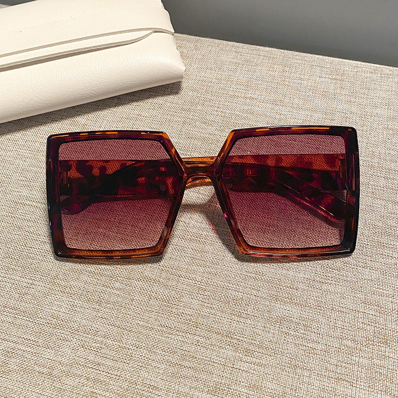 Women's square sunglasses with a sturdy frame and stylish design Stornfield