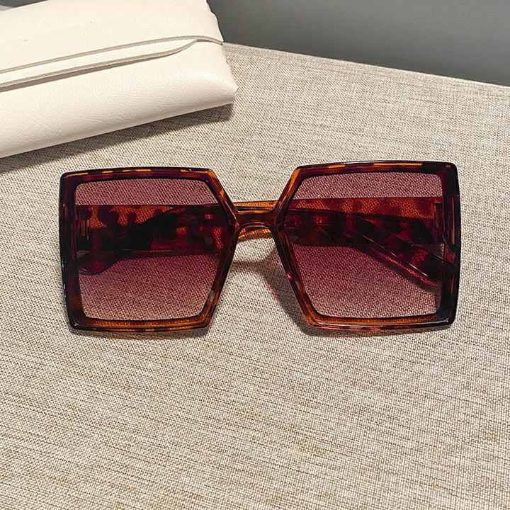 Women's square sunglasses with a sturdy frame and stylish design Stornfield