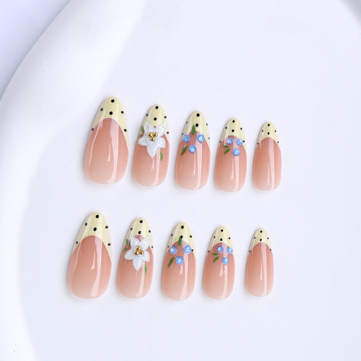 Artificial nails with elegant floral pattern Stornfield