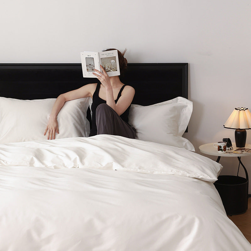 High-quality cotton satin duvet cover set with hotel closure and particularly soft finish