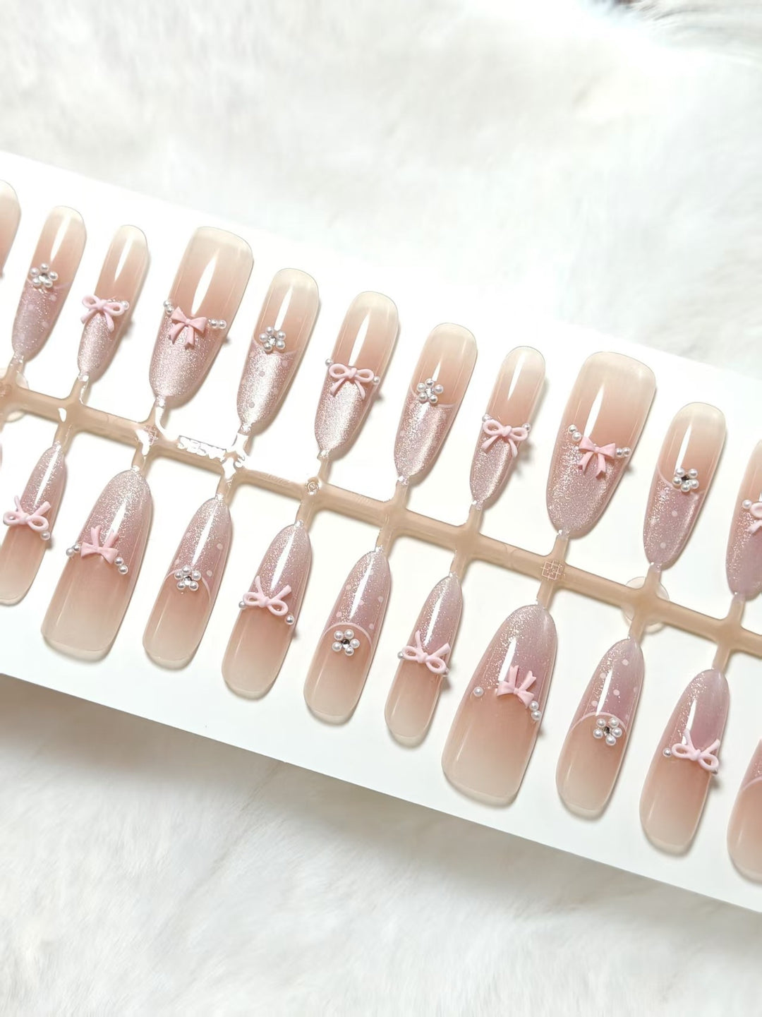 Artificial nails with elegant glitter and bow design Stornfield