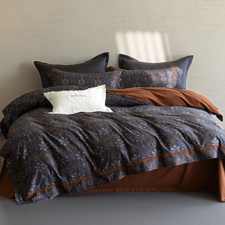 Duvet cover set made of cotton percale with subtle leaf allover and piped edge