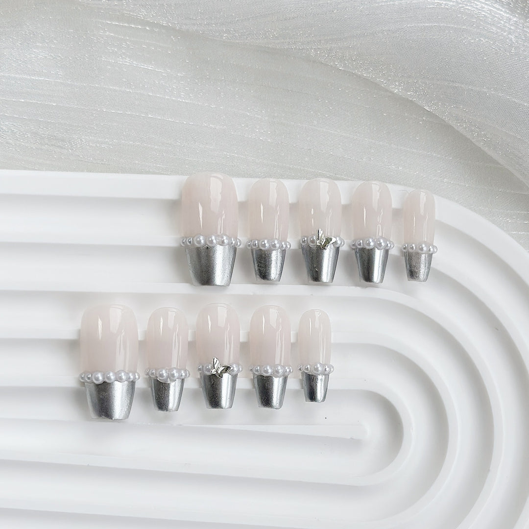 Stylish Acrylic Press-On Nail Set with Metallic Tip and Pearl Accents