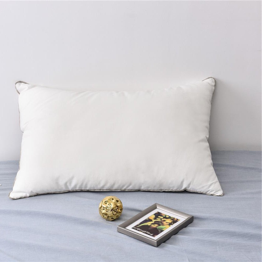 Comfort pillow with shape-stable hollow fiber filling and contrasting piping