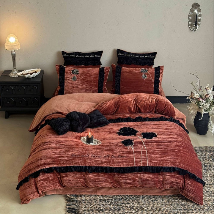 Samt bedding set with 3D rose appliqué and decorative frill
