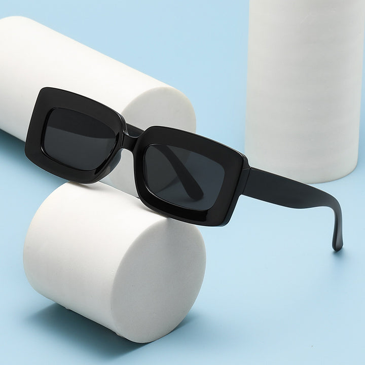 Women trendy square sunglasses with elegant plastic frame Stornfield
