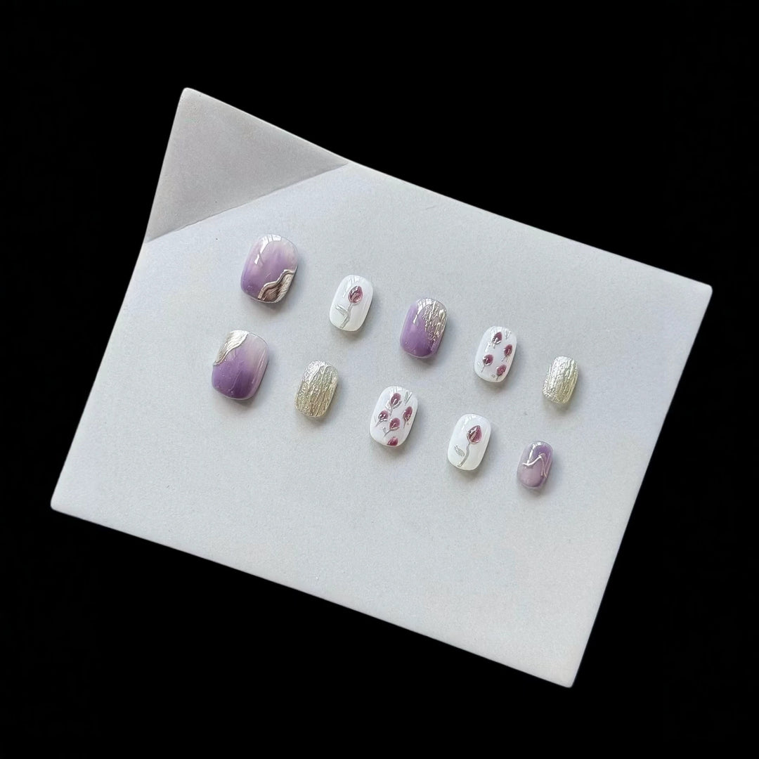 Artistic Press-On Nail Art Set with Floral and Metallic Accents