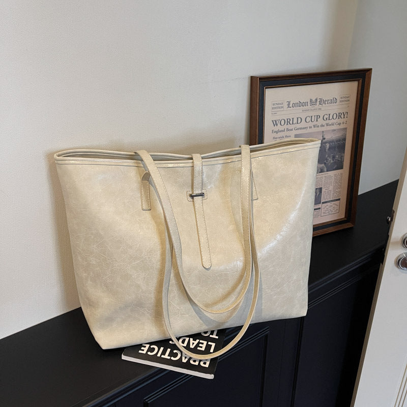 Elegant and Spacious Tote Bag Stornfield
