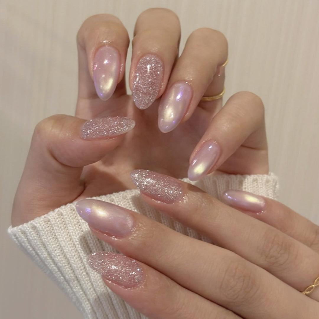 Glamorous artificial nails with glitter and pearlescent effect Stornfield