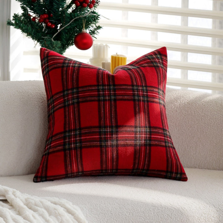 Cozy pillow in check pattern