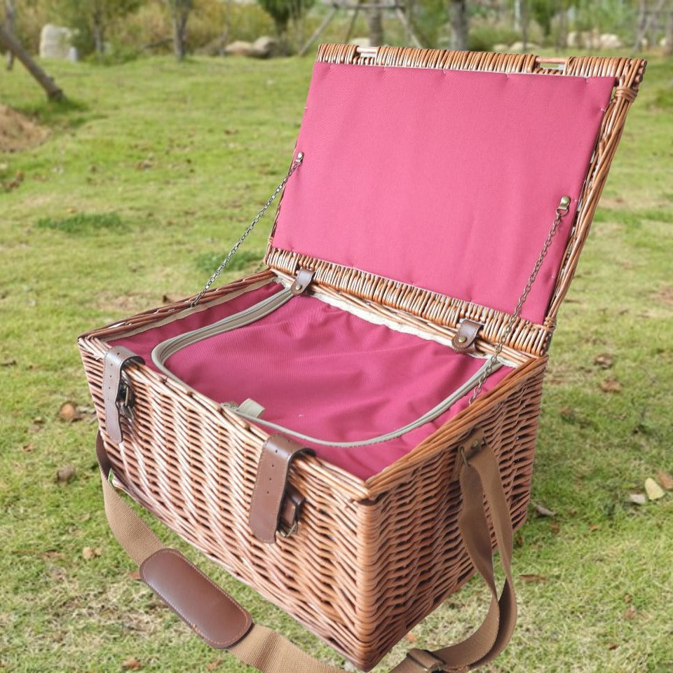 Ladies picnic basket with removable compartments and classic gingham pattern Stornfield