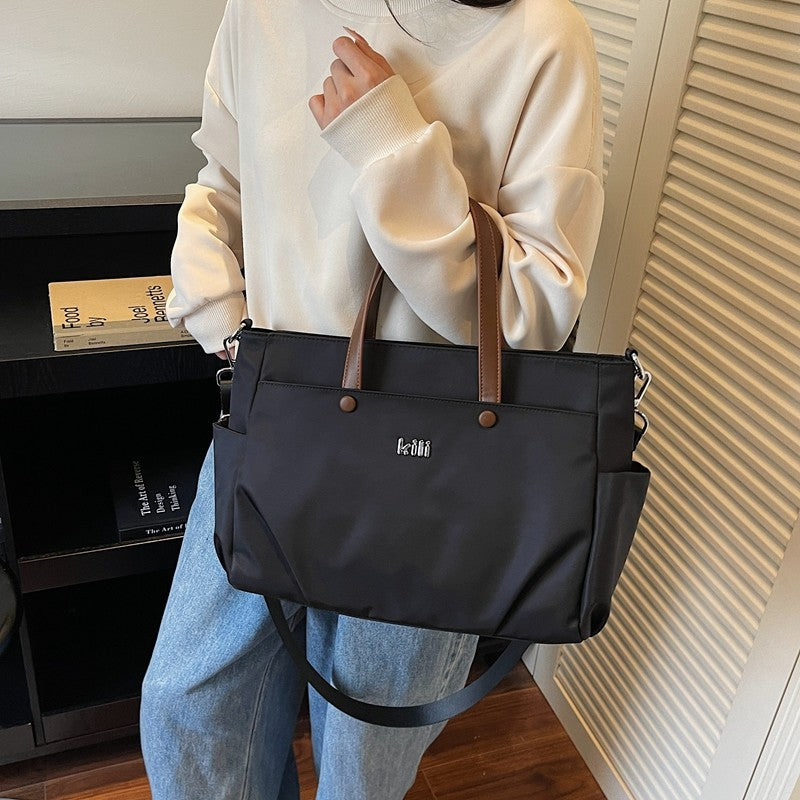 Shopping bag with comfortable carrying system and practical outer pockets Stornfield