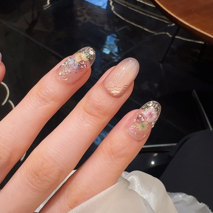 Elegant Floral Nail Art Stornfield