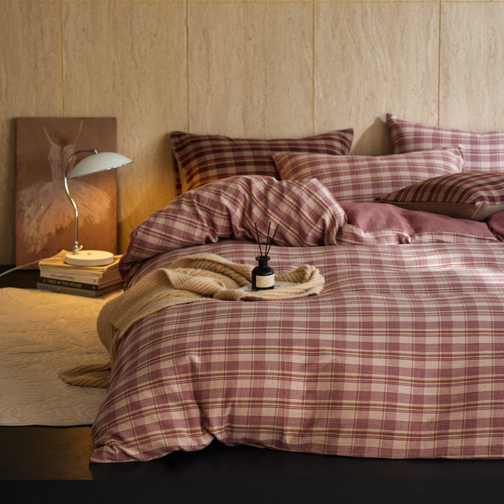 Combed cotton bedding set in check pattern with soft percale quality