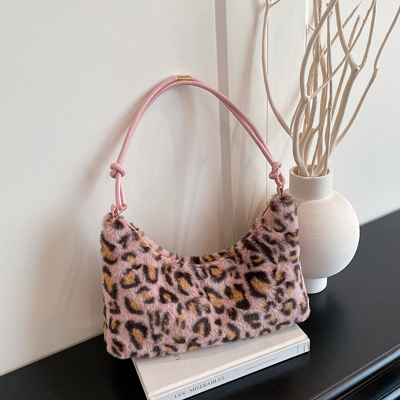WoLuxurious Faux Fur Hobo Bag Stornfield