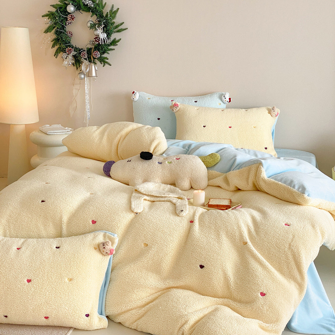 Reversible teddy fleece duvet cover set with embroidered mini hearts and 3D animal head pillow