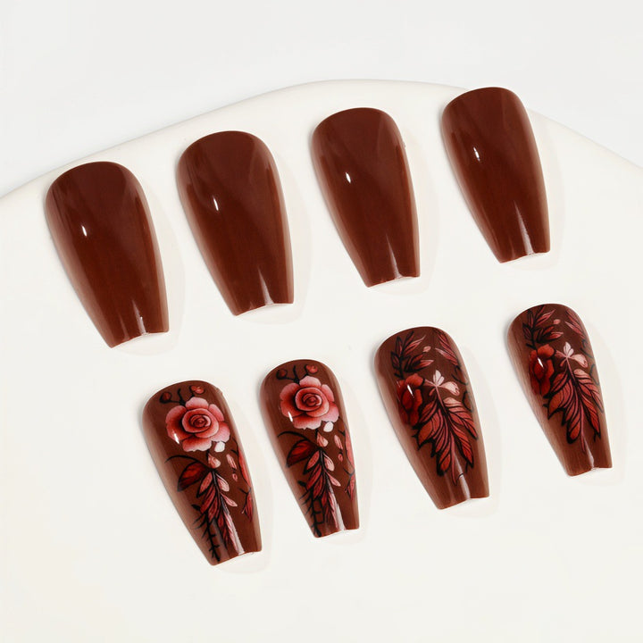 Artificial nails with floral accents Stornfield