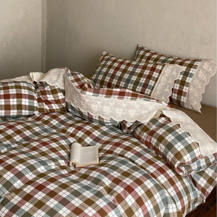 Luxurious cotton bedding set checked with lace trim