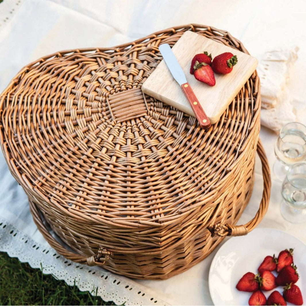 Ladies picnic basket with integrated dish set and elegant inner lining Stornfield