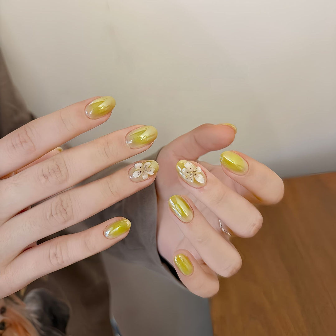Artificial nails with floral design and glossy finish Stornfield