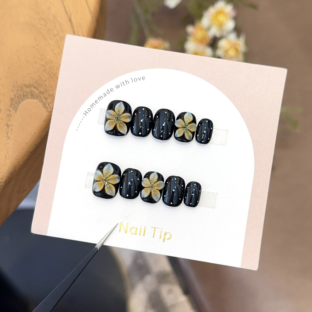 Artificial nails with floral accents and elegant shine Stornfield