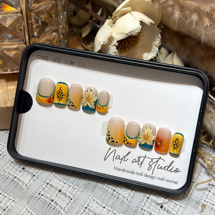 Floral Themed Press-On Nail Art Set Stornfield