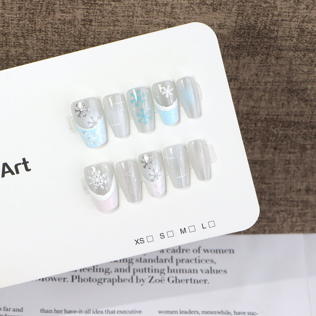 Elegant Snowflake Design Press-On Nail Set Stornfield