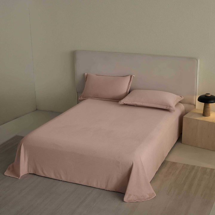 Linen-like bedding set with washed vintage finish and concealed zipper
