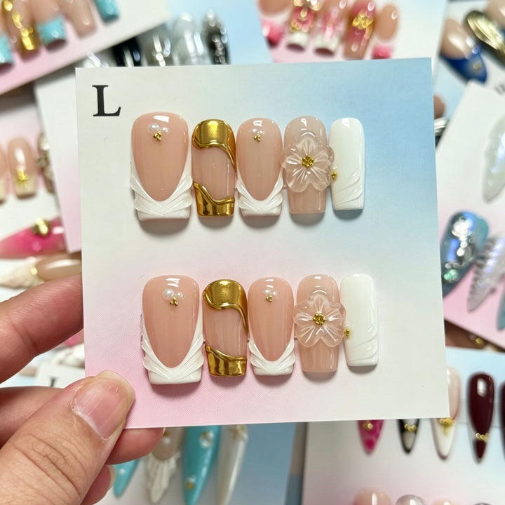 Decorative Handcrafted Press-On Nail Art Set with Beach-Inspired Designs