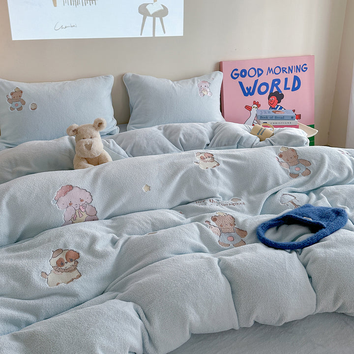 Children's bedding set made of soft cotton fleece with embroidered teddy bear motifs