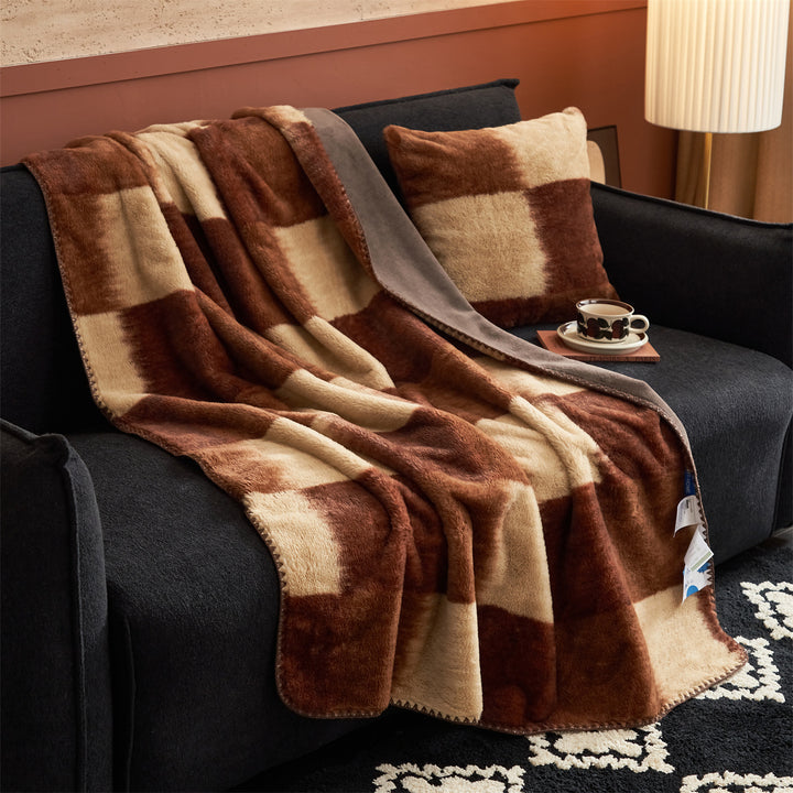 Floral Patterned Cozy Fleece Blanket