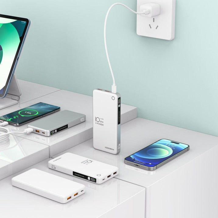 Portable power bank with intelligent LCD display and fast charging function Stornfield