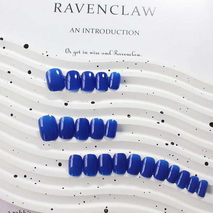 Artificial nail set with luxurious and glossy blue designs Stornfield