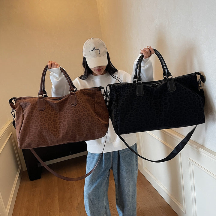 Fashionable travel bag with comfortable carrying handles Stornfield