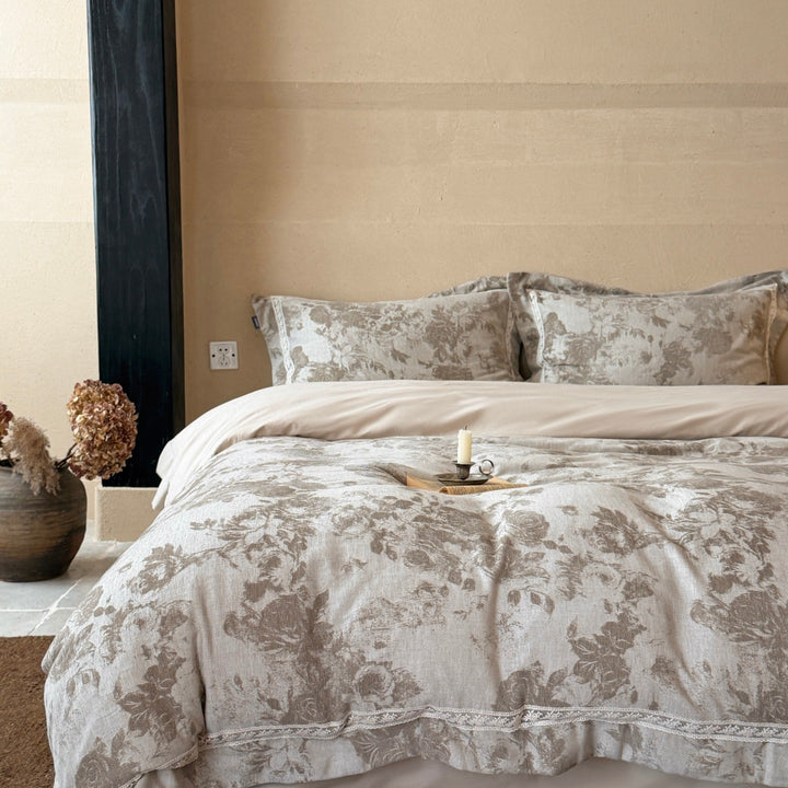 Romantic bedding set made of linen-cotton blend with frill and floral jacquard structure