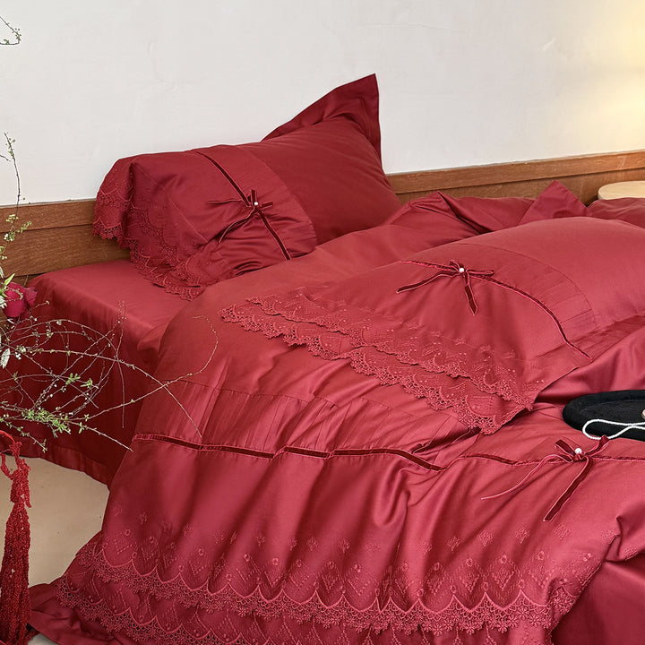 Romantic satin bedding set with lace trim, pleated detail and satin bows